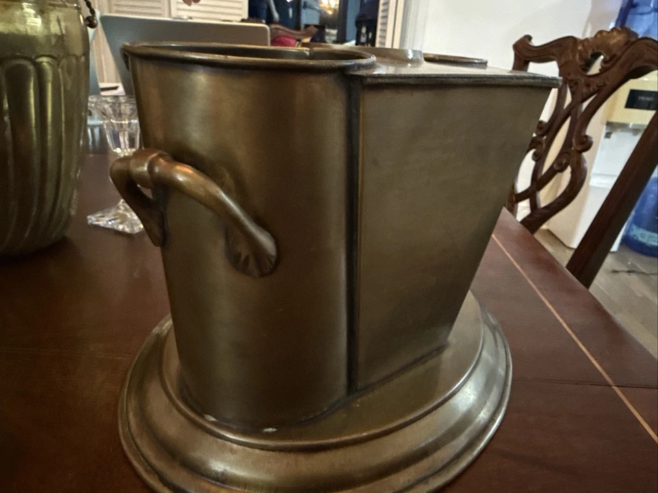 Enfriador de vino de latón. Tiene capacidad para 2 botellas/cubo de hielo Foto 3 de 4