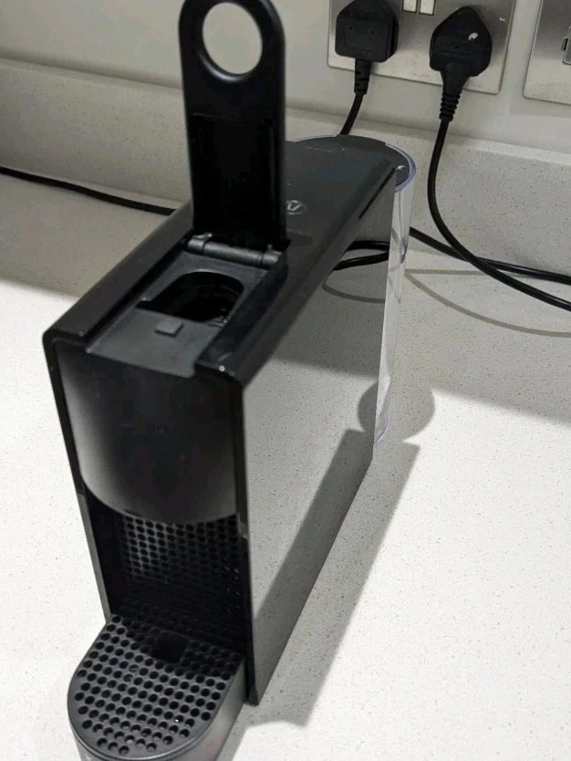 MACCHINA CAFFE NESPRESSO ESSENZA MINI NERO C30 - Immagine 3 di 4