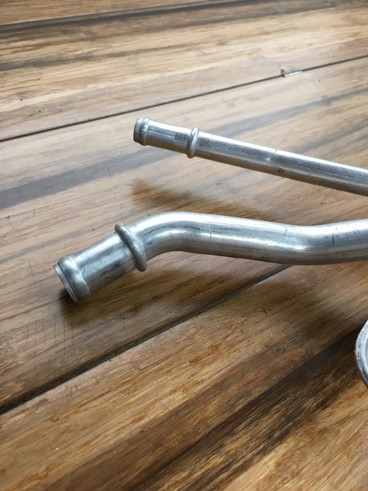 Manguera de tubo de agua refrigerante radiador Audi A8 Quattro 2013-2014 3,0 L-V6 4H0121034F Foto 2 de 4