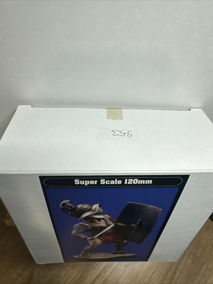 Verlinden 120mm (1/16) Roman Gladiator with Sword and Shield Vignette w/Base 953 - Image 2 of 4