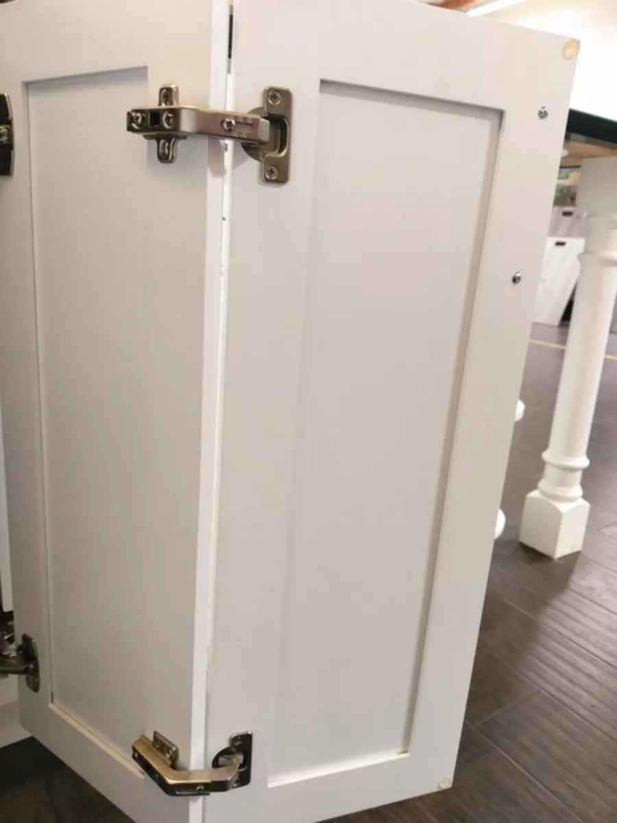Corner cupboard door outlet