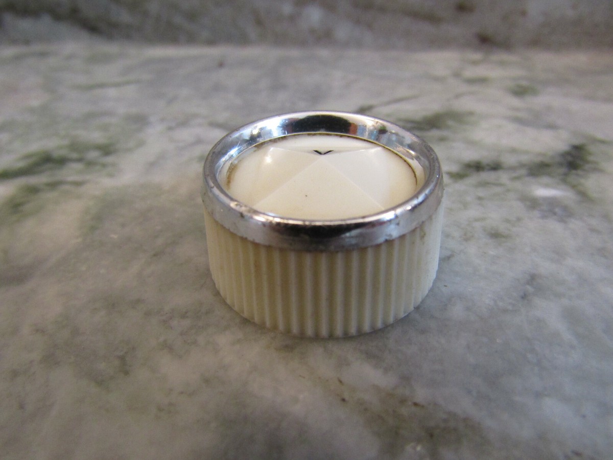 DOMINO DIAMOND TOP GUITAR KNOB - MADE IN JAPAN in 1967 DOMINO DIAMOND TOP GUITAR KNOB - MADE IN JAPAN in 1967