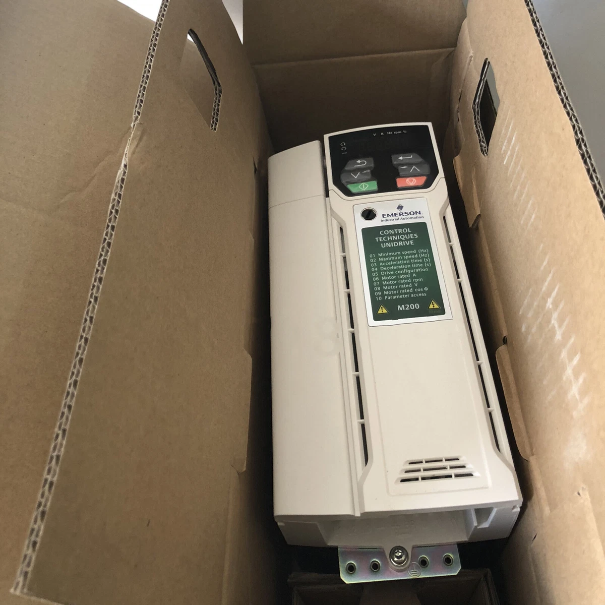 1PC New EMERSON Inverter M200-04400135A M200-04400135A 1 year  