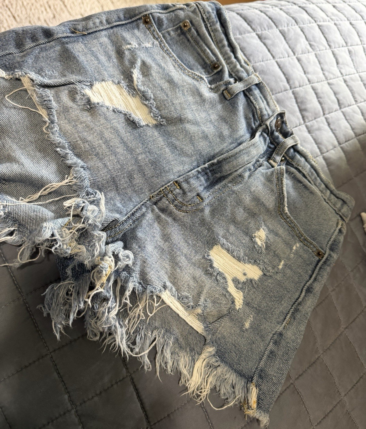 Abercrombie & Fitch High Rise Light Wash Denim Cutoff Shorts 24/00 Blue