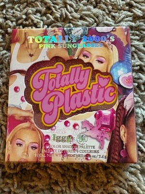 Iggy Totally Plastic Totally 2000 s Pink Sunglasses 9 Color Shadow Palette