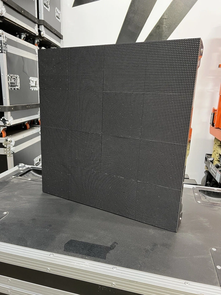 3.91mm Indoor LED Video Wall Tile - 500mm X 500mm Panel NOVASTAR LOT OF 120 PC - Image 2 of 4