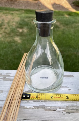 The Body Shop Diffuser Oil Bottle And (10) Reeds Only - NO Oils Nice Condition - Picture 6 of 7