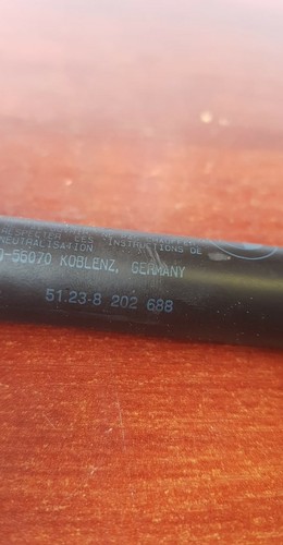 BMW 3ER LIMOUSINE E46 MOTORHAUBE GASFEDER MOTORHAUBENHEBER 8202688