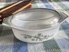 Vintage Pyrex Green Honeysuckle 1 1/2 qt, 043 Casserole Dish with Lid. Nice VTG