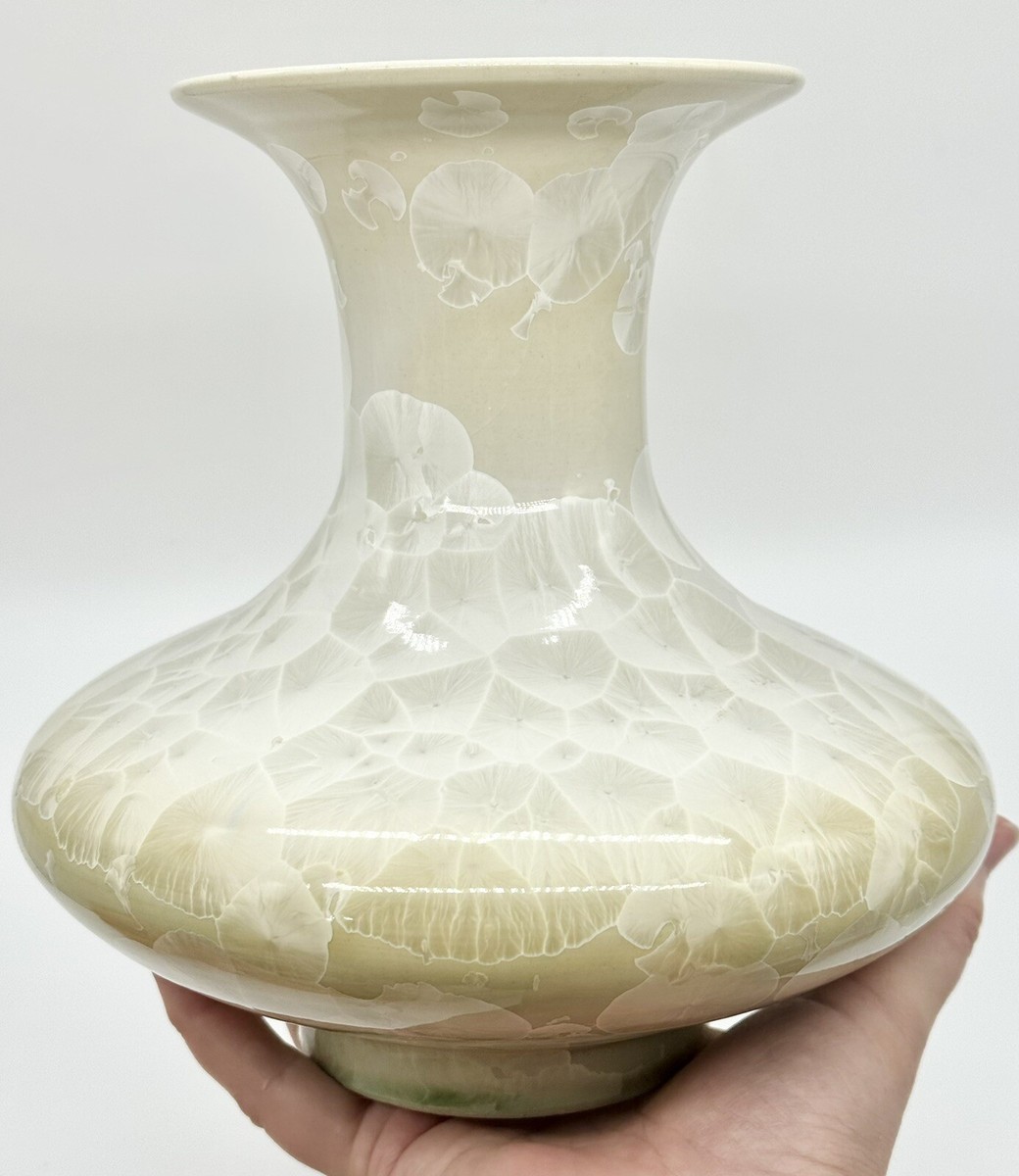 wan♡wan C. 1980 Shiwan Yellow and White Crystalline Glazed Pottery Vase