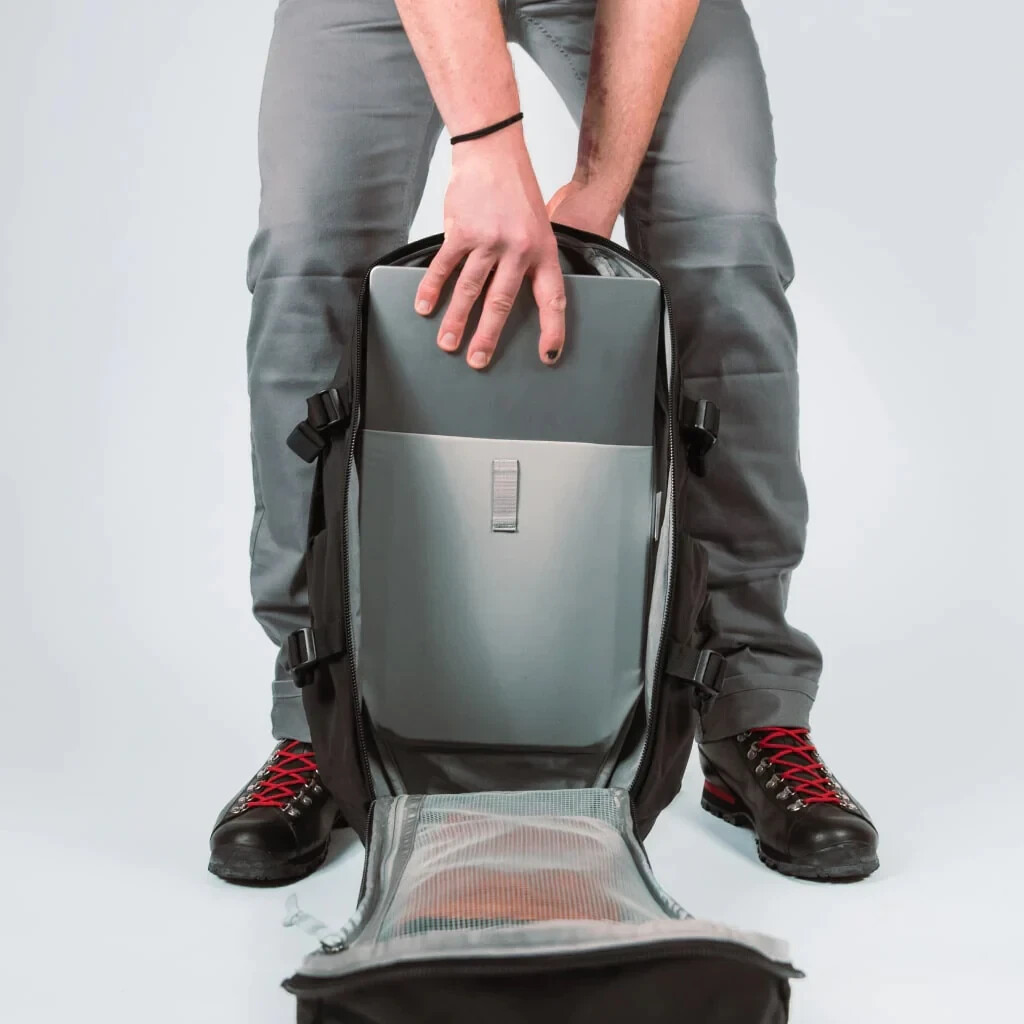 EVERGOODS MOUNTAIN PANEL LOADER 30L Solution Dyed Black Waist and