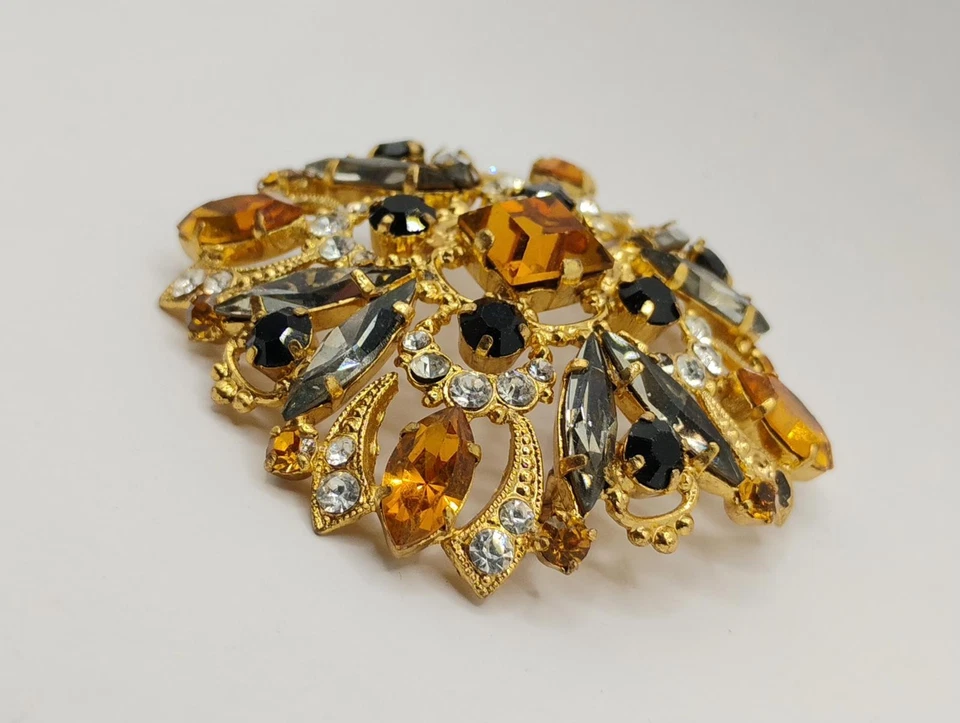 Broche prendedor vintage de cristal austriaco tono dorado con pedrería ámbar negro 2" Foto 2 de 4