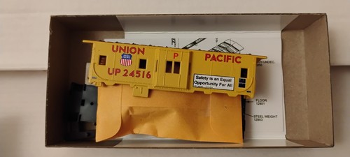 Kit Athearn 1180 Bay Window Caboose Union Pacific #24516 "La seguridad es igual..." | Zustand: New