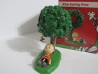 SNOOPY PEANUTS CHARLIE BROWN DEPARTMENT 56 FIGURE FIGURINE KITE EATING TREE 2016 — photo 2