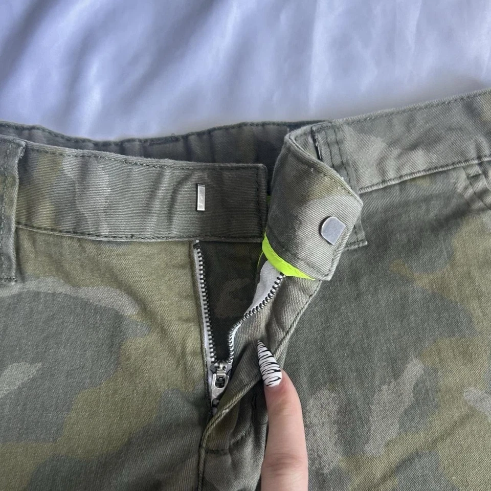 Y2K 低腰 Hurley 迷彩短裤 2000 年代 11 码 — 第 4/4 张图片