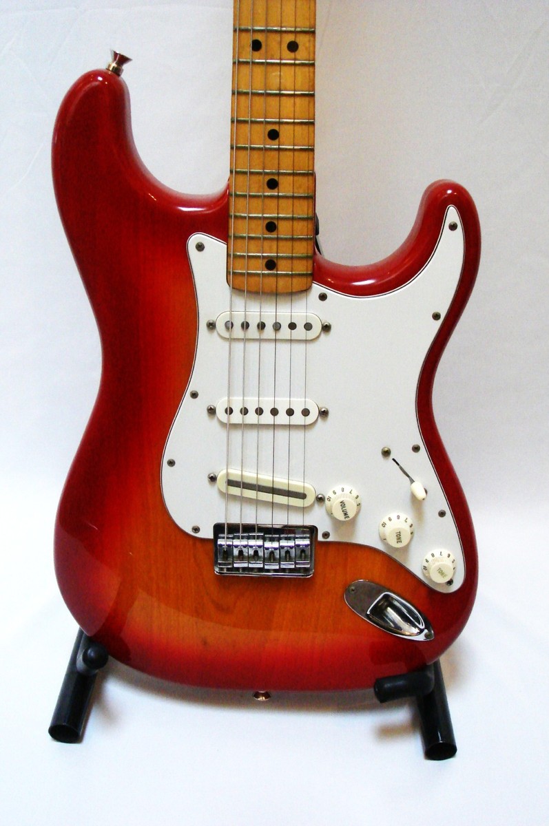 Fender Stratocaster 1979 ラージヘッド ハードテイル 1979 Fender Hardtail Stratocaster Cherry Sunburst with 70s