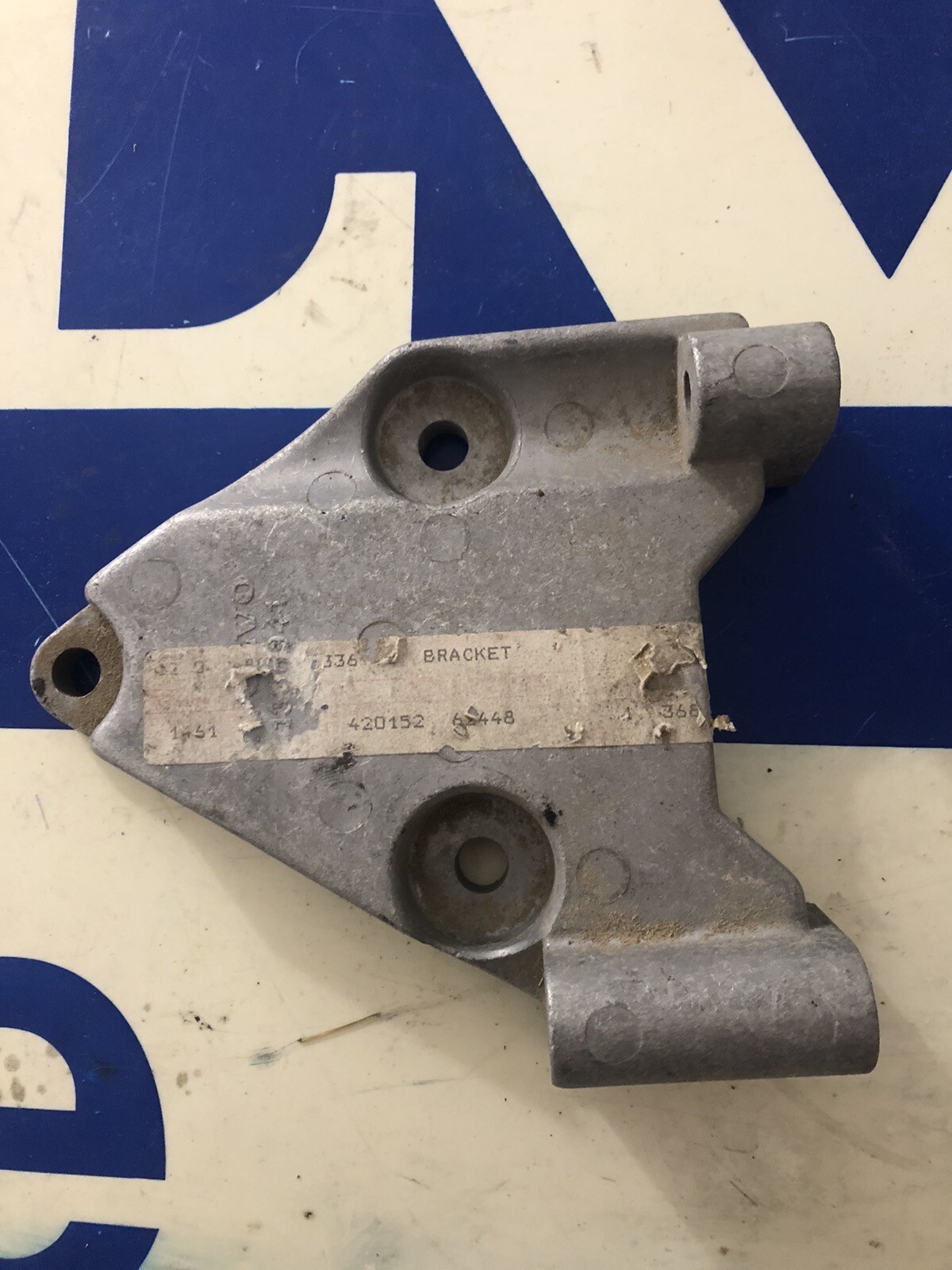 Support de pompe alu Volvo 1336941 répare la direction assistée