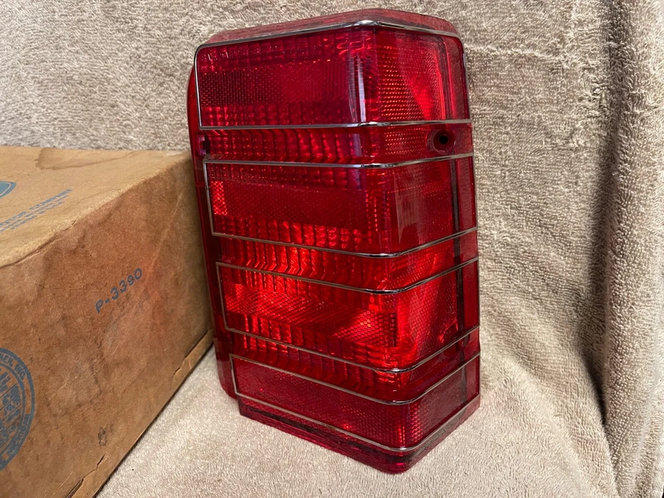 LUZ TRASERA IZQUIERDA FORD E1YY-13404-B 1981-1985 MERCURY LYNX WAGON NUEVO DE STOCK Foto 3 de 4