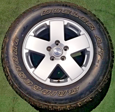 Factory OEM Jeep Wrangler Wheel Tire Spare Silver JK 18 in Rubicon