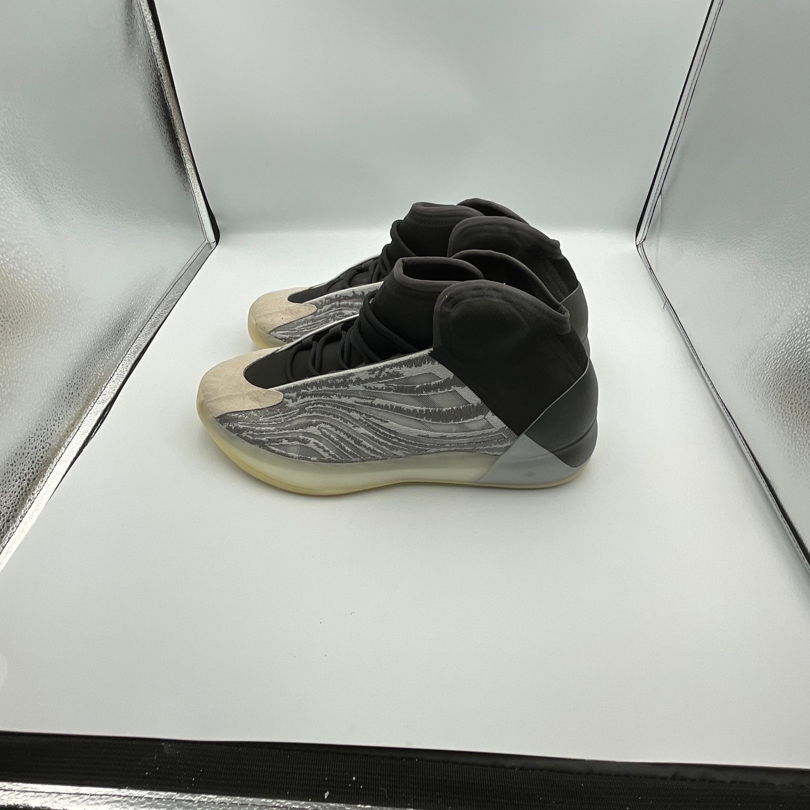Adidas Yeezy QNTM Quantum Lifestyle Model Q46473 thumbnail 4