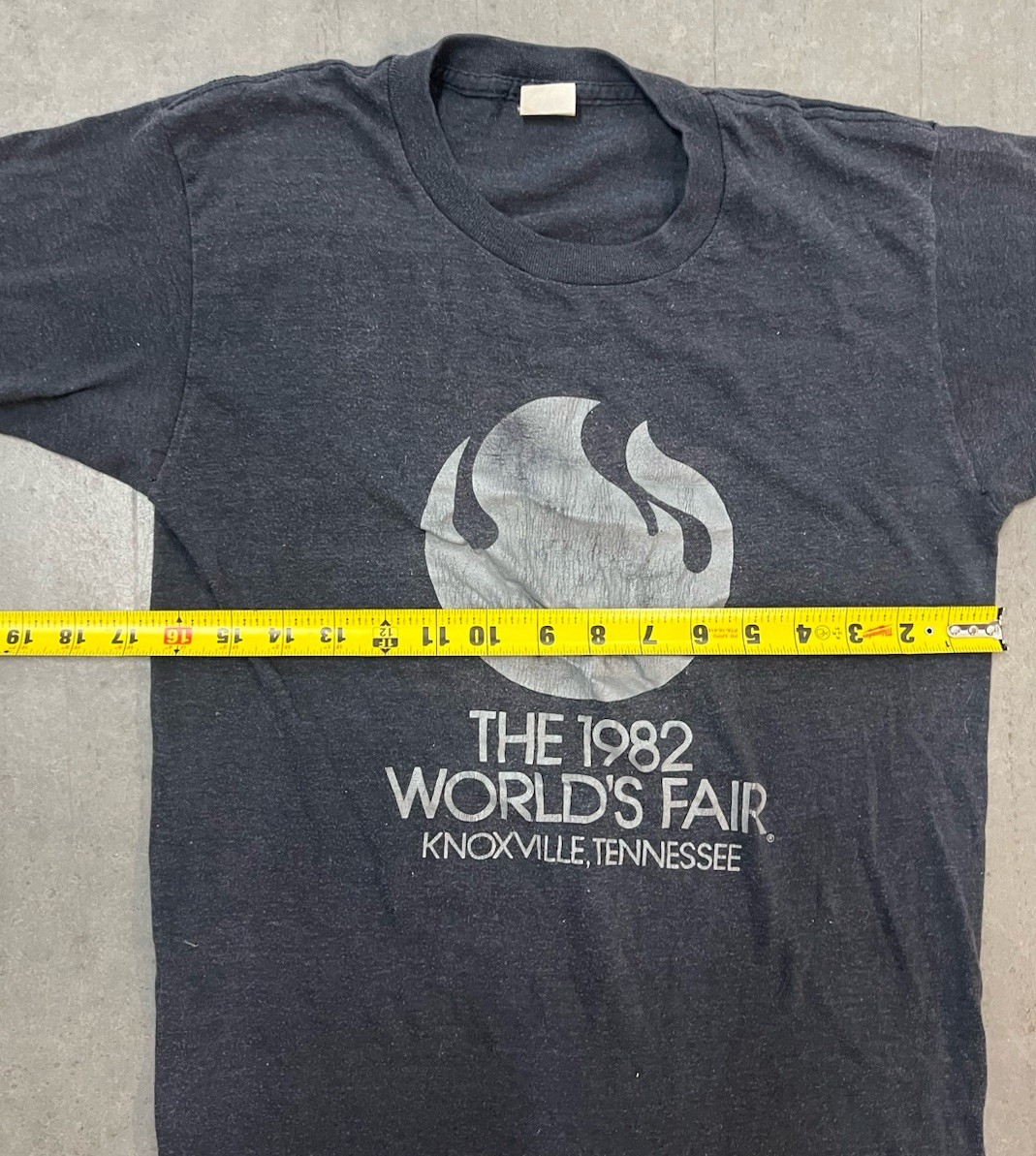 Faded 1982 WORLD'S FAIR KNOXVILLE TENNESSE T-SHIRT BLACK MEDIUM
