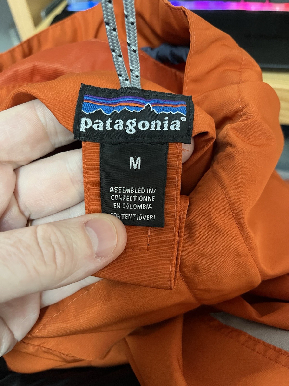 Vintage 90s Patagonia Essenshell Rain Jacket Mens M Orange Hooded Windbreak Coat thumbnail 9