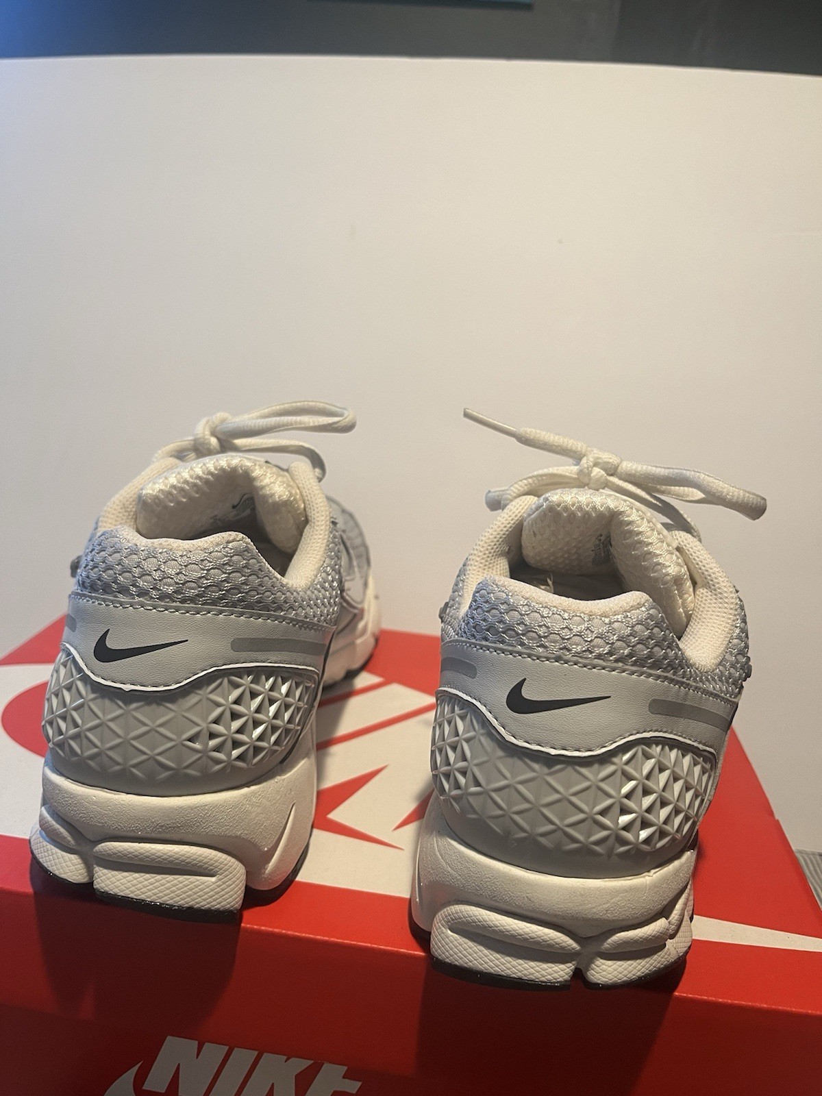 Nike Zoom Vomero 5 Chrome Men’s Size 9 thumbnail 3