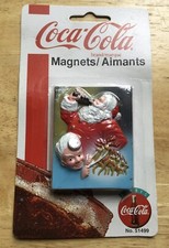 Magnet vintage 1997 Coca-Cola # 51499 Père Noël rennes 2 7/8" x 2 1/4"