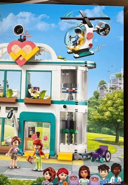LEGO Friends Heartlake City Hospital 42621 Toy Building Kit 1045 pcs - Image 4 of 4