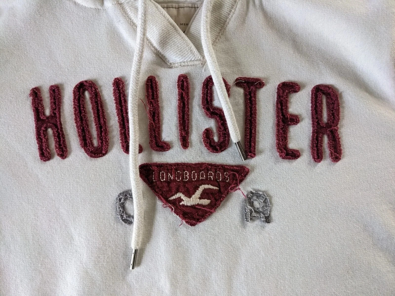 OFF WHITE Felpa pullover Hollister donna grande con cappuccio bianco sporco rosso logo scritto
