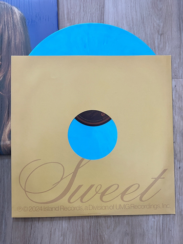 Sabrina Carpenter Short N' Sweet Light Sky Blue LP Vinyl Record w/ Signed Poster - Picture 4 of 8