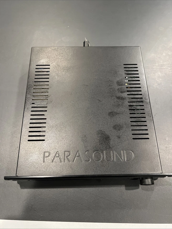 Sintonizador de zona estéreo AM/FM Parasound Foto 2 de 4