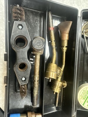 VINTAGE BERNZOMATIC TORCH KIT 4 PIECE WITH CASE & ACCESSORIES SOLDERING USA MADE