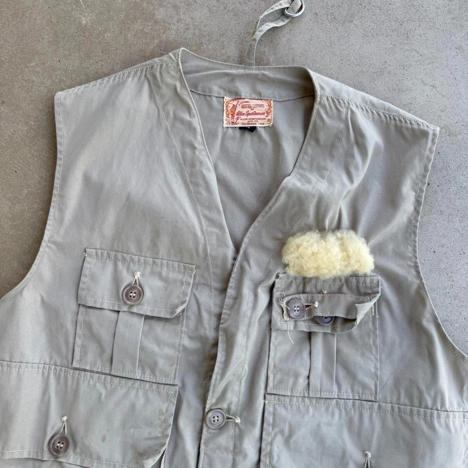 VINTAGE 1950s ALLEN SPORTSWEAR TAN BUTTON UP HUNTING VEST LARGE - Image 2 of 4