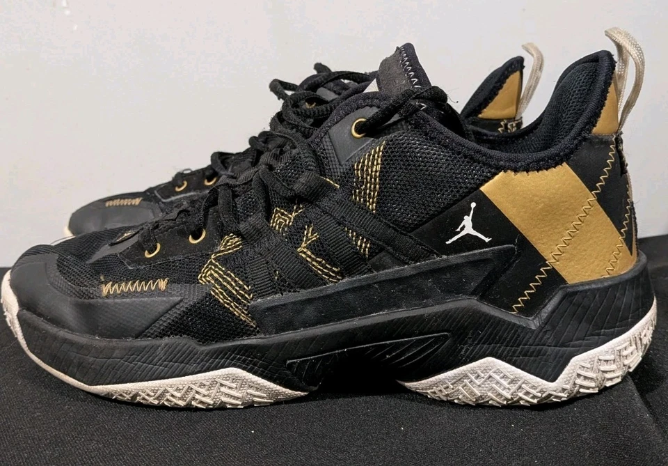 Talla 9 - Air Jordan One Take 2 PF Negro Metálico Dorado Foto 4 de 4