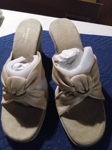 Liz Claiborne Flex Wedge Beige Sandal Sz 9.5, New