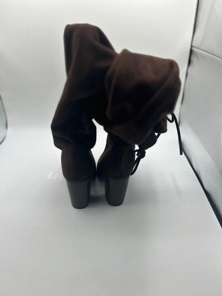 Bota Forever Knee High Feminina Tamanho 7.5 Couro Marrom Camurça Salto Bloco com Cadarço - Imagem 3 de 4