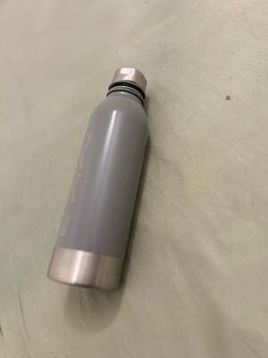 Trinkflasche - Auslaufsicher - Edelstahl Wasserflaschen für Männer & Frauen.