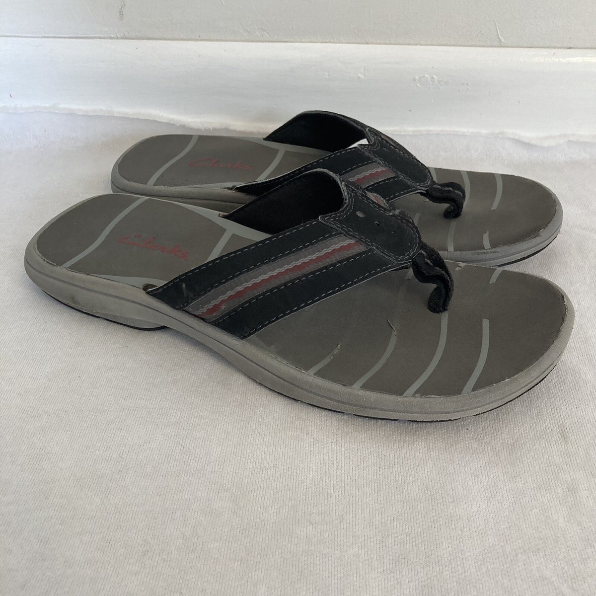 MENS CLARKS FLIP FLOPS SIZE RED AND GREY