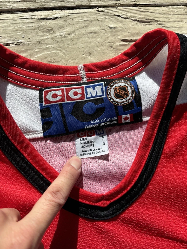 VINTAGE CCM CALGARY FLAMES JERSEY SZ L - Image 4 of 4