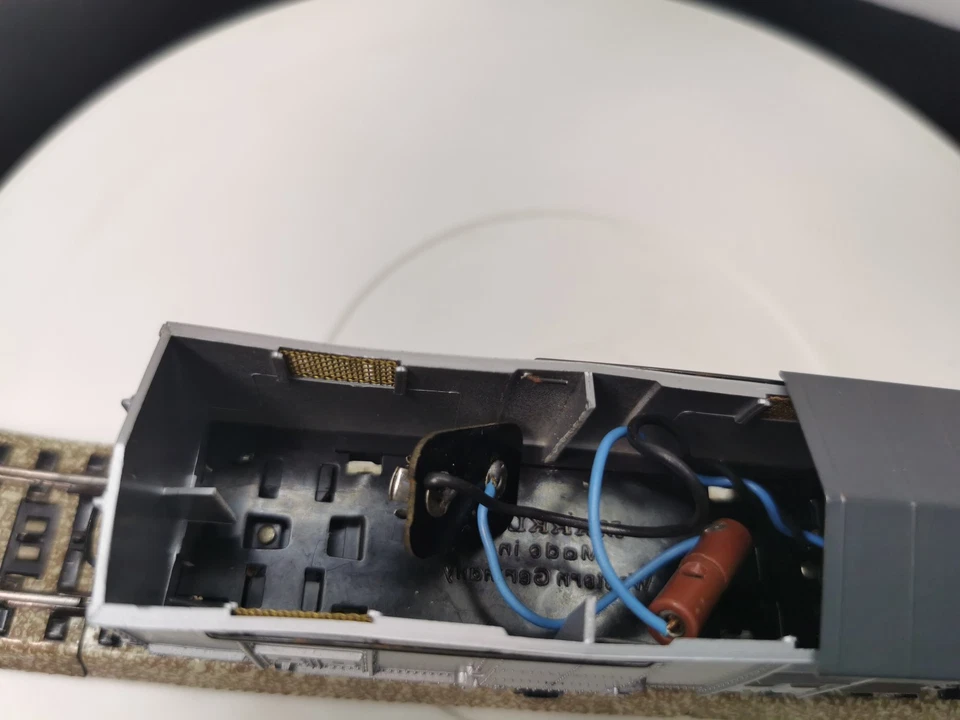 Märklin Marklin  AC carro FS 4550 – Carro chiuso FS argento, con kit luce coda - Immagine 3 di 4