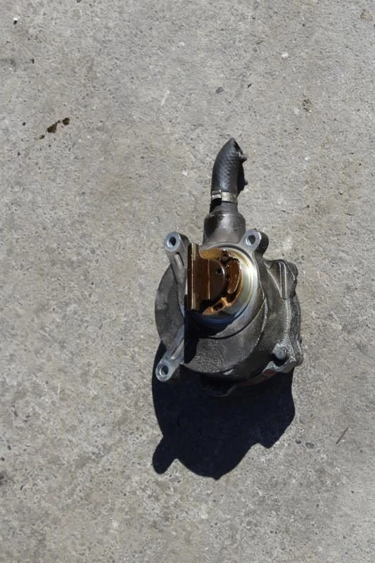 2006 2007 2008 2009 2010 BMW 550i E60 ENGINE BRAKE VACUUM PUMP 7545384 - Image 2 of 4