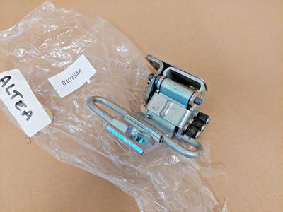 Seat Altea Front Left Side Lower Door Hinge 6Q0831411A 2007-2013 Genuine NEW