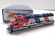 HO SCALE ATHEARN GENESIS ATHG86101 SANTA FE BICENTENNIAL SD45-2 LOCOMOTIVE #5704