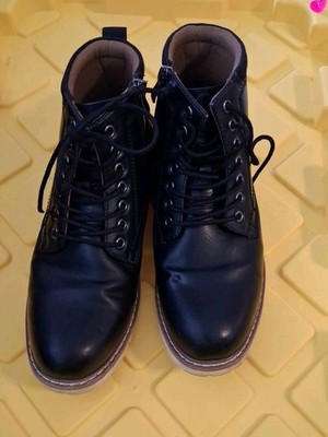 Men's Steve Madden size 8.5 Chukka Broome  Boots Black