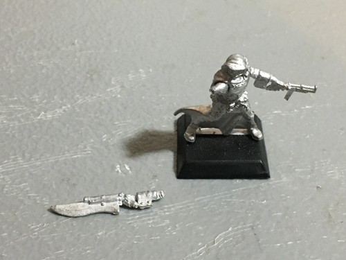 A21310 RACKHAM CONFRONTATION METAL OOP GRIFFIN SENECHAL