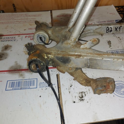 1982 Yamaha XT550J swing arm - Picture 2 of 9
