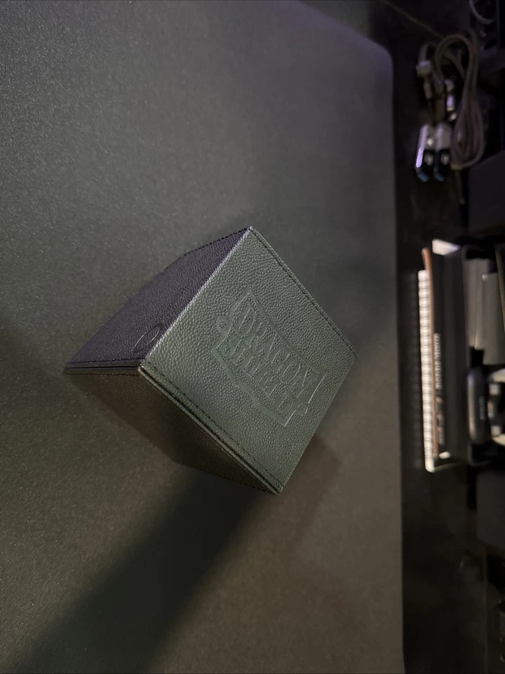 Dragon Shield Nest 100 cajas de cubierta de cuero negro ligeramente usadas excelente estado Foto 2 de 4