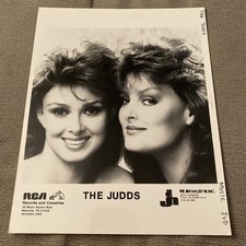 The Judds Press Photo 8x10&rdquo;. Wynonna Judd. See Description.