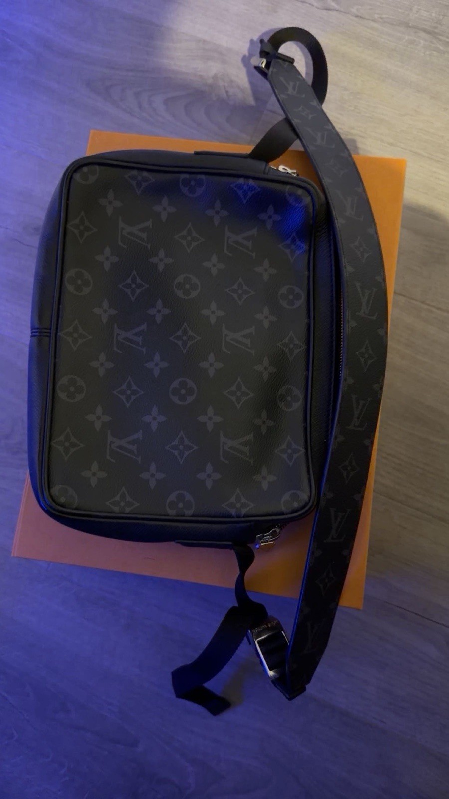 Louis Vuitton Outdoor Messenger PM Taiga Noir Shoulder Bag Men M33435 image 3